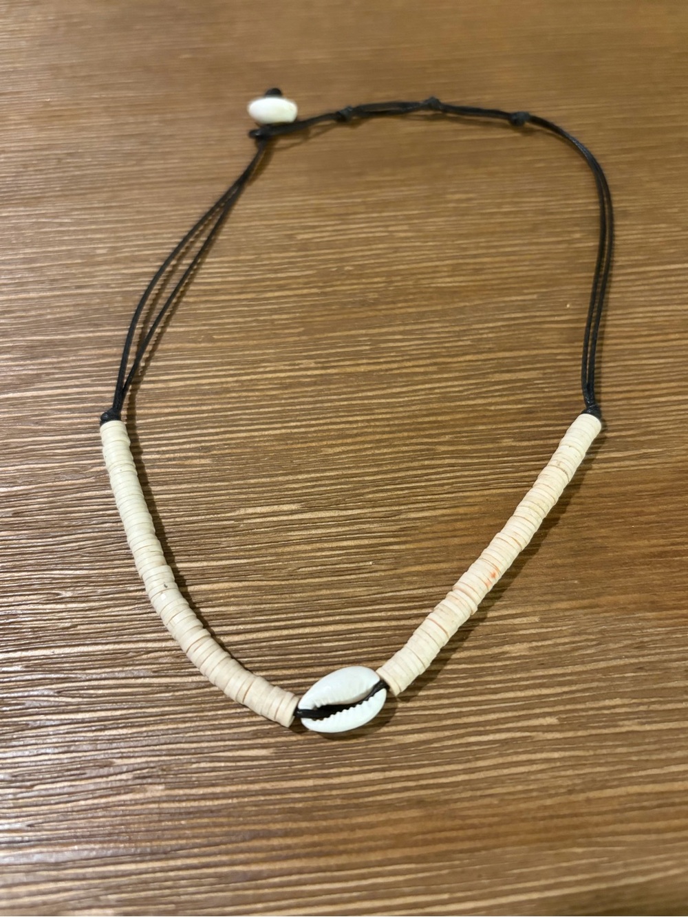 Y2K Puka Shell Bead Choker Necklace in Cream